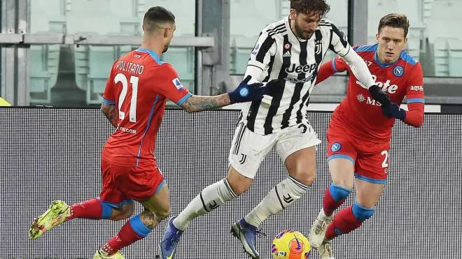 Juventus� Manuel Locatelli and Napoli�s Mtteo Politano, Piotr Zielinski in action during the italian Serie A soccer match Juventus FC vs SSC Napoli at the Allianz Stadium in Turin, Italy, 6 January 2022 ANSA/ALESSANDRO DI MARCO
