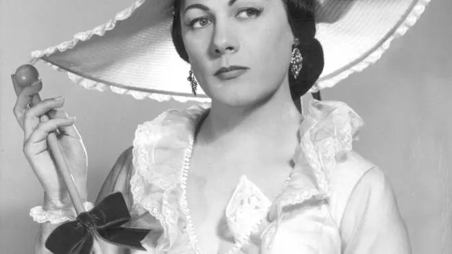 Renata Tebaldi (1922-2004) nella “Traviata” del 1957 (foto Louis Mélancon)