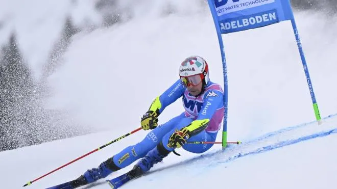 epa09672924 Luca De Aliprandini of Italy in action during the first run of the men's giant slalom race at the Alpine Skiing FIS Ski World Cup in Adelboden, Switzerland, 08 January 2022.  EPA/JEAN-CHRISTOPHE BOTT