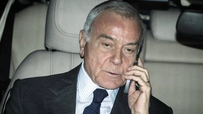 Gianni Letta (86 anni) è stato sottosegretario alla presidenza del Consiglio durante i governi presieduti da Berlusconi