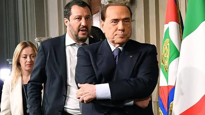 Giorgia Meloni (45 anni), Matteo Salvini (48) e Silvio Berlusconi (85) lasciano il Quirinale dopo le consultazioni del 2018