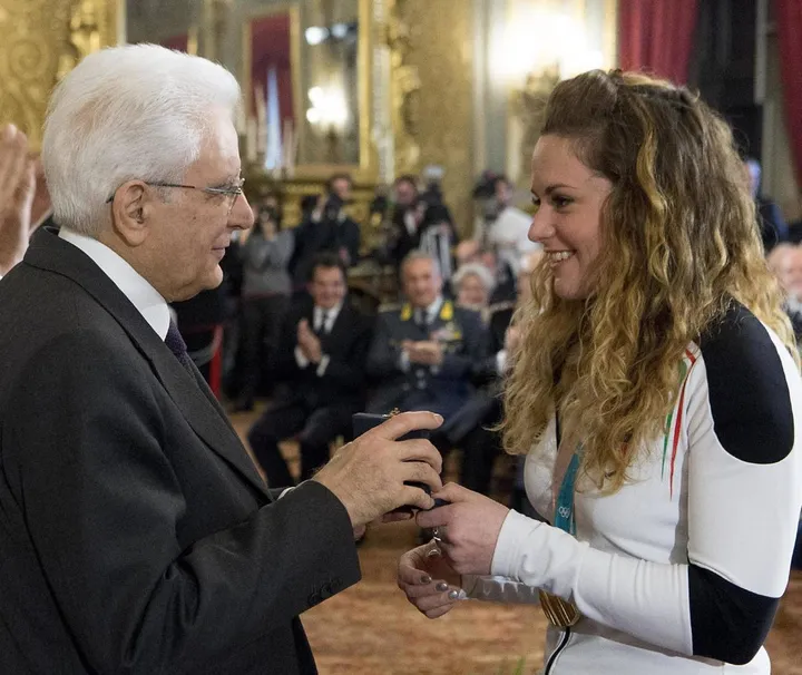 Il Presidente Sergio Mattarella con Michela Moioli, nuova portabandiera