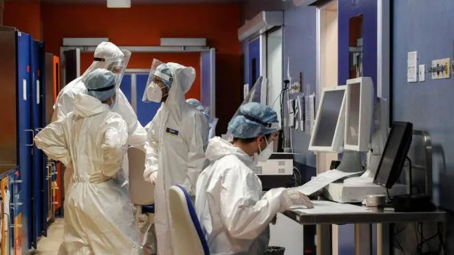 Health workers wearing overalls and protective masks in the intensive care unit of the Covid intensive care unit of the GVM ICC hospital of Casal Palocco, Rome, Italy, 21 January 2022. ANSA/GIUSEPPE LAMI