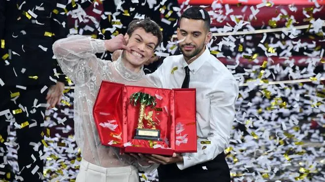 Italian singers Blanco & Mahmood pose with the prize after winning the 72nd Sanremo Italian Song Festival, Sanremo, Italy, 05 February 2022. The music festival runs from 01 to 05 February 2022. ANSA/ETTORE FERRARI