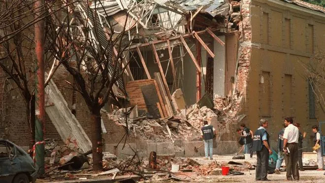 La distruzione in via Palestro a Milano. Nell’attentato del ’93 morirono tre vigili del fuoco, un poliziotto e un immigrato marocchino