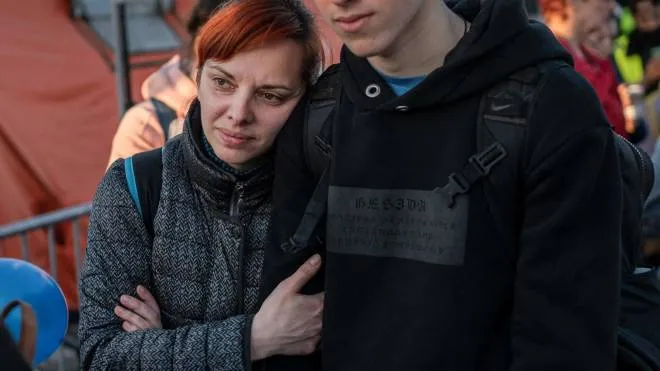 Profughi ucraini al confine polacco in attesa di essere ammessi