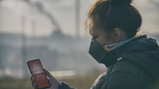 Alert per aria inquinata su smartphone 