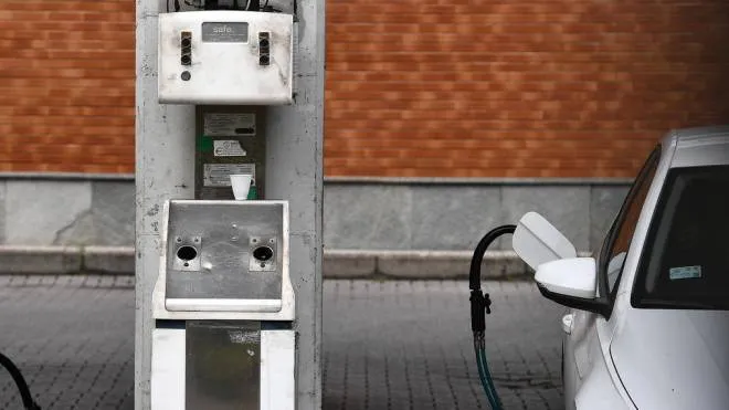 Un distributore di Gas Metano. Negli ultimi tempi i prezzi di Gas Metano e Gpl sonon aumentati. Genova, 04 ottobre 2021.
ANSA/LUCA ZENNARO