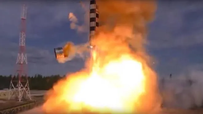 A handout still image from a video footage made available 19 July 2018 by the Russian Defense Ministry on its official Youtube page shows the launch of Sarmat intercontinental ballistic missile (ICBM) in Russia. The Russian Defense Ministry reports of completing pop-up tests of the new Sarmat intercontinental ballistic missile.  ANSA/RUSSIAN DEFENCE MINISTRY PRESS SERVICE / HANDOUT  HANDOUT EDITORIAL USE ONLY/NO SALES
