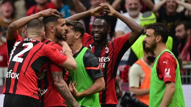 AC Milan players celebrate the team's second goal by AC Milan's French defender Theo Hernandez (C) during the Italian Serie A football match between AC Milan and Atalanta Bergamo at the San Siro stadium in Milan on May 15, 2022. (Photo by MIGUEL MEDINA / AFP)