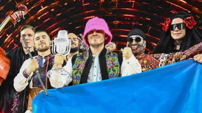 Members of the band "Kalush Orchestra" pose onstage with the winner's trophy and Ukraine's flags after winning on behalf of Ukraine the Eurovision Song contest 2022 on May 14, 2022 at the Pala Alpitour venue in Turin. (Photo by Marco BERTORELLO / AFP)