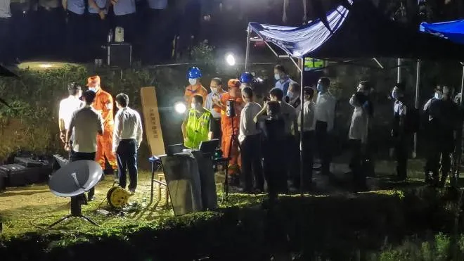 Rescue workers attend a briefing at the site of a plane crash from a China Eastern Airlines in Tengxian County, Guangxi region, southern China, 21 March 2022 (issued 22 March 2022). A China Eastern Airlines Boeing 737-800 with 132 people on board crashed in southern China on a flight from Kunming to Guangzhou on 21 March 2022, according to China's Civil Aviation Administration.  ANSA/STRINGER CHINA OUT
BEST QUALITY AVAILABLE