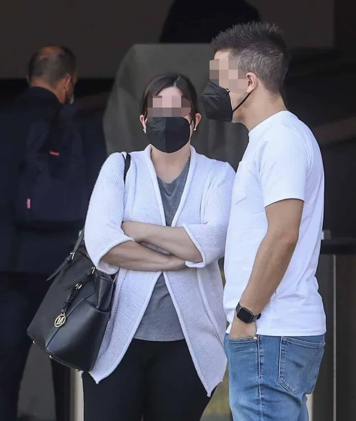 Marito e moglie si sono presentati insieme ieri in tribunale a Firenze senza sfuggire alle telecamere