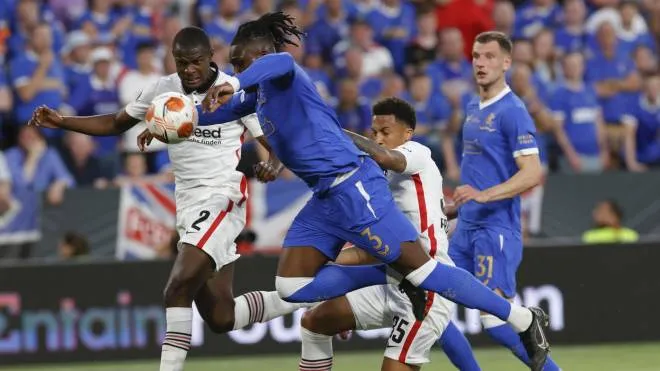 epa09956280 Rangers' Calvin Bassey (2-L) in action against Eintracht players Evan Ndicka (L) and Tuta (2-R) during the UEFA Europa League final between Eintracht Frankfurt and Glasgow Rangers in Seville, Spain, 18 May 2022.  EPA/Jose Manuel Vidal