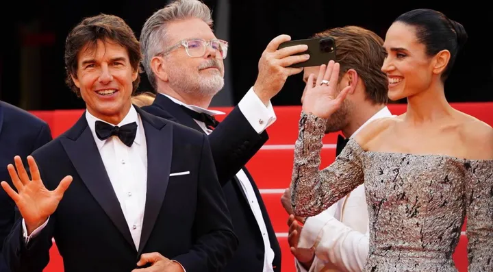 Tom Cruise (60 anni il 3 luglio) con Jennifer Connelly (51 anni), ieri a Cannes alla “prima“ di “Top Gun: Maverick“