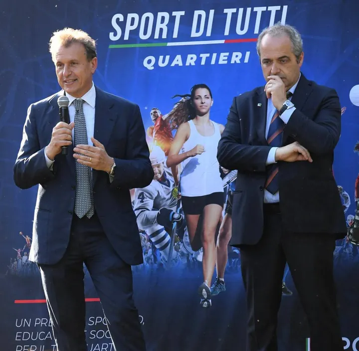 Vito Cozzoli, presidente e amministratore delegato di Sport e Salute, a sinistra, ieri a Bologna con il capo di gabinetto della Regione Emilia Romagna Giammaria Manghi