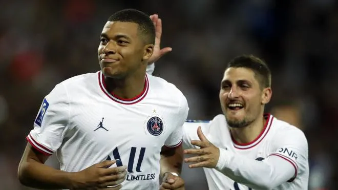 epa09947540 Kylian Mbappe (L) and Marco Verratti of Paris Saint Germain celebrates a goal during the soccer ligue 1 match between Montpellier HSC and Paris Saint Germain, at La Mosson stadium in Montpellier, France, 14 May 2022.  EPA/Guillaume Horcajuelo