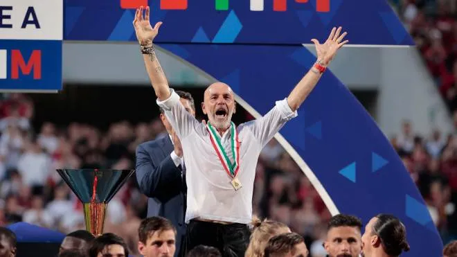Milan's coach Stefano Pioli celebrates after winning the Scudetto trophy at the end of the Italian Serie A soccer match US Sassuolo vs AC Milan at Mapei Stadium in Reggio Emilia, Italy, 22 May 2022. ANSA / ELISABETTA BARACCHI