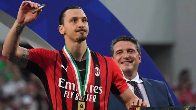 AC Milan's Swedish forward Zlatan Ibrahimovic holds his cigar during the winner's trophy ceremony after AC Milan won the Italian Serie A football match between Sassuolo and AC Milan, securing the "Scudetto" championship on May 22, 2022 at the Mapei - Citta del Tricolore stadium in Sassuolo. (Photo by Tiziana FABI / AFP)