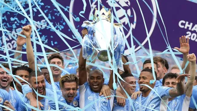 Il Manchester City festeggia il titolo (Ansa)
