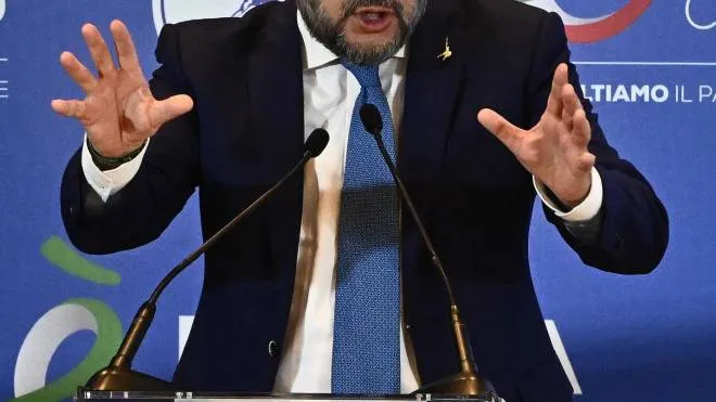 Il segretario della Lega Matteo Salvini, 49 anni, durante il suo intervento di ieri a Genova per il congresso sui trasporti «L’Italia che vogliamo»