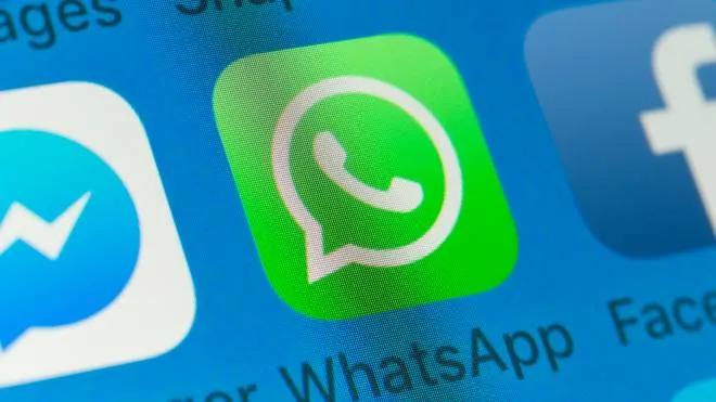 L'icona di WhatsApp su smartphone 