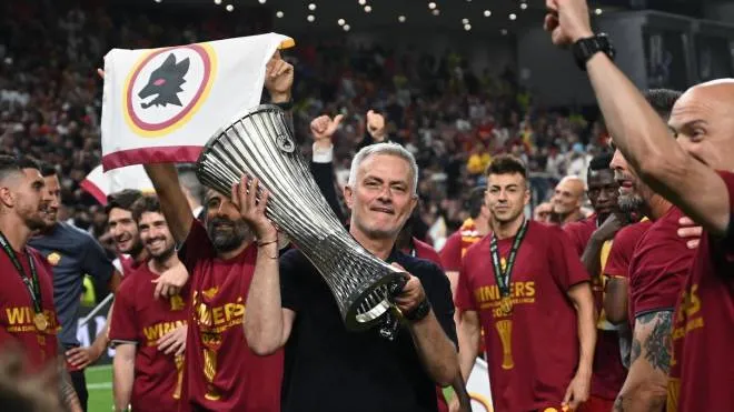 Roma's Portuguese head coach Jose Mourinho celebrates with the trophy after his team won the UEFA Europa Conference League final football match between AS Roma and Feyenoord at the Air Albania Stadium in Tirana on May 25, 2022. (Photo by OZAN KOSE / AFP)