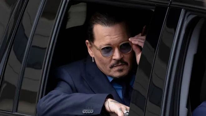 epa09980985 US actor Johnny Depp reacts as he leaves after closing arguments in the 50 million US dollar Depp vs Heard defamation trial at the Fairfax County Circuit Court in Fairfax, Virginia, USA, 27 May 2022. Johnny Depp's 50 million US dollar defamation lawsuit against Amber Heard started on 10 April.  EPA/MICHAEL REYNOLDS