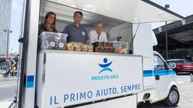 (DIRE) Napoli, 30 mag. - Un servizio di "Cucina Mobile", food truck con forni e bollitori a bordo, accompagner