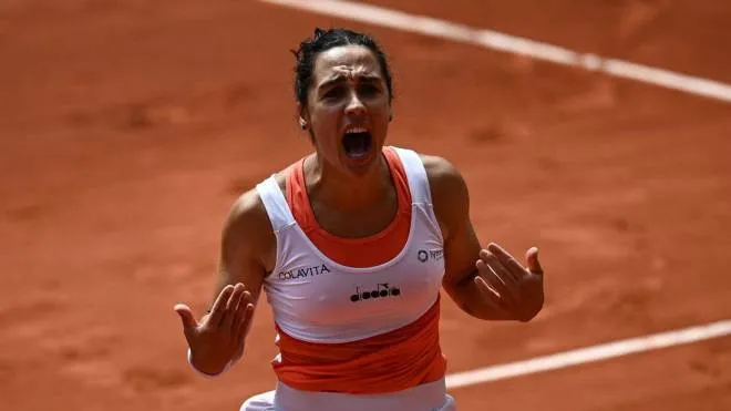 Italy's Martina Trevisan celebrates after victory over Canada's Leylah Fernandez in their women's singles match on day ten of the Roland-Garros Open tennis tournament at the Court Philippe-Chatrier in Paris on May 31, 2022. (Photo by Christophe ARCHAMBAULT / AFP)