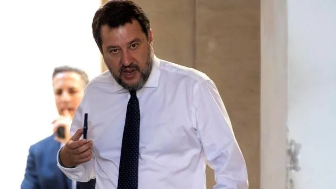 Il leader della Lega Matteo Salvini esce da palazzo Chigi dopo l'incontro con il presidente del Consiglio Mario Draghi, Roma, 16 maggio 2022. 
ANSA/ MASSIMO PERCOSSI