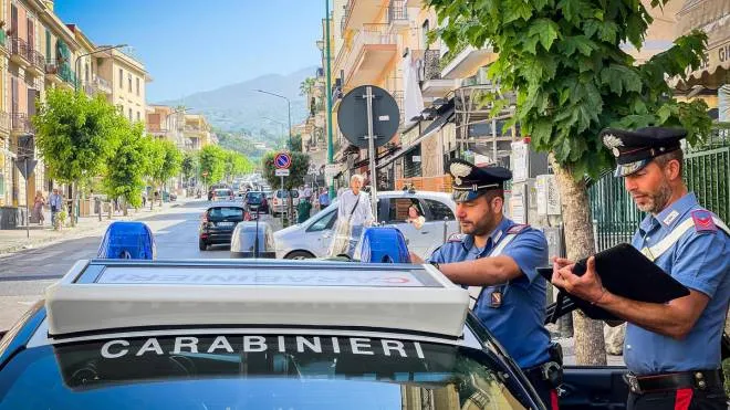 Carabinieri sul luogo in cui ieri una donna è  stata aggredita con l'acido, Torre del Greco (Napoli), 2 giugno 2022
