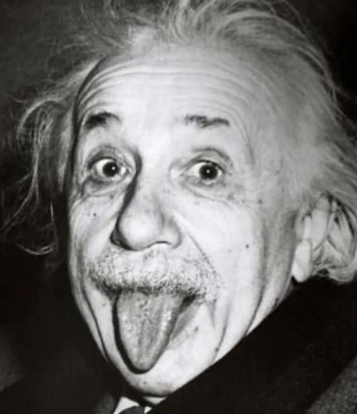 Albert Einstein (. 1879 – 1955) nel celebre ritratto del ’51 di Arthur Sasse