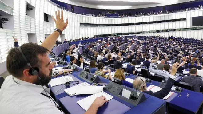 Il parlamento europeo in sessione plenaria vota il Fit for 55