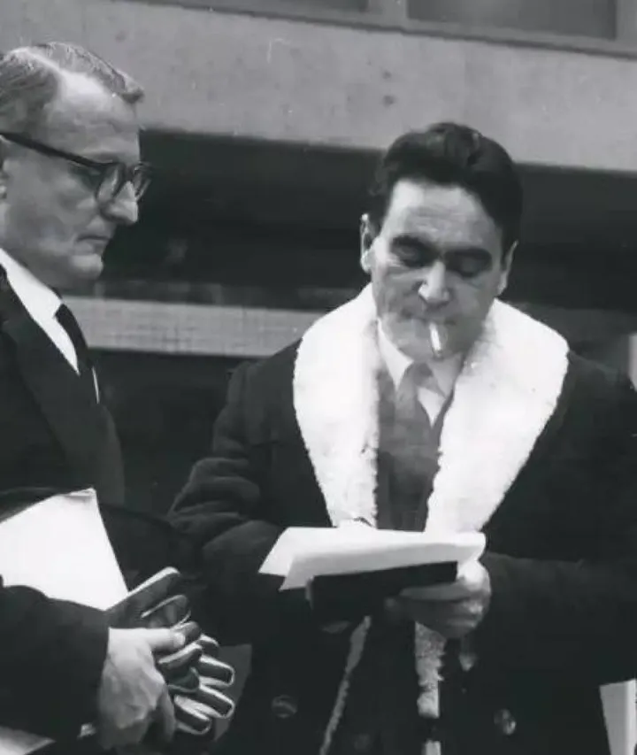 Rudolf Vrba, a destra, prima di testimoniare contro i nazisti a Francoforte, nel ’64