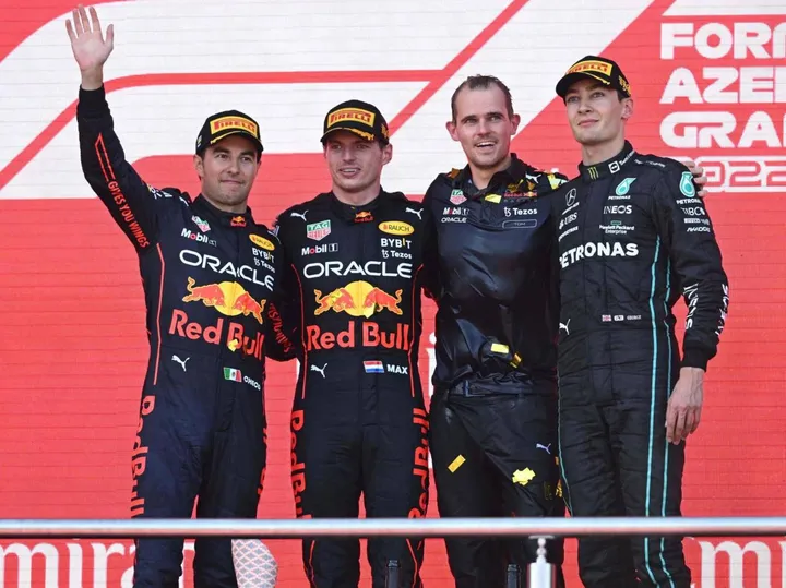 Sergio Perez, Max Verstappen e George Russell sul podio. di Baku: la Red Bull ha ripreso il pieno comando del Mondiale