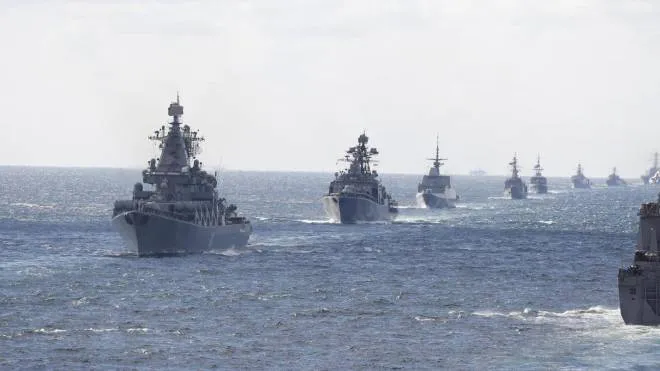 epa07085249 Russian Navy's missile cruiser Varyag (L), along with other warships, takes part in the International Fleet Review in the sea of Seogwipo, off the island of Jeju, South Korea, 11 October 2018. The International Fleet Review, running from 10 to 14 October, involves 13 nations, including the USA and Russia, is the first occurrence of such an event in South Korea since 2008.  EPA/JEON HEON-KYUN
