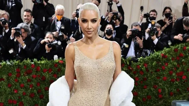 La Kardashian, 41 anni, al Met Gala, con l’abito indossato dalla Monroe il 19 maggio ’62