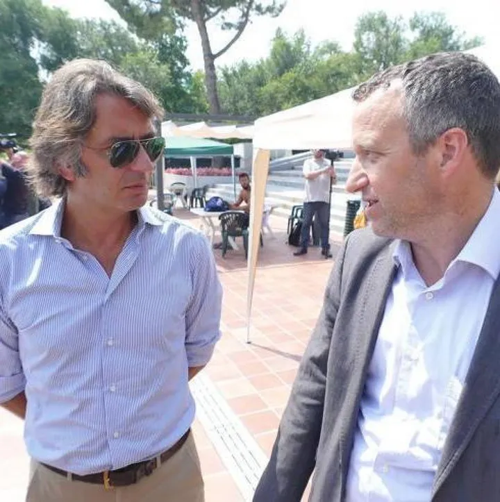 Federico Sboarina (a sinistra) ha rifiutato l’apparentamento con Flavio Tosi al ballottaggio per le amministrative a Verona. Il sindaco uscente. è in svantaggio di 7 punti (40% contro 33%) rispetto a Damiano Tommasi del centrosinistra