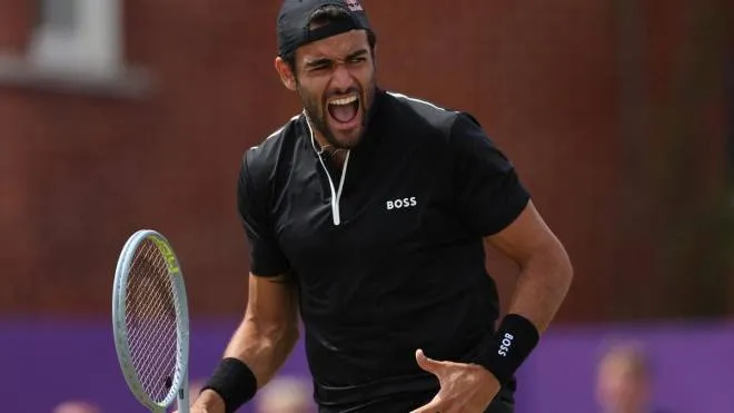 Italy's Matteo Berrettini reacts to winning the first set during his men's singles final tennis match against Serbia's Filip Krajinovic on Day 7 of the cinch ATP Championships at Queen's Club in west London, on June 19, 2022. (Photo by Adrian DENNIS / AFP)
