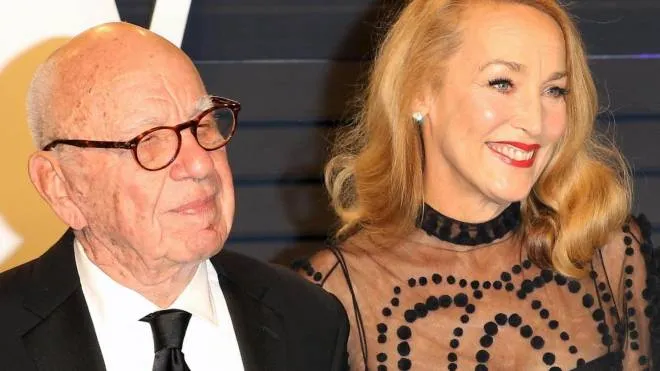 Rupert Murdoch e Jerry Hall verso il divorzio: lui ha 91 anni, lei (già ex di Jagger). 65