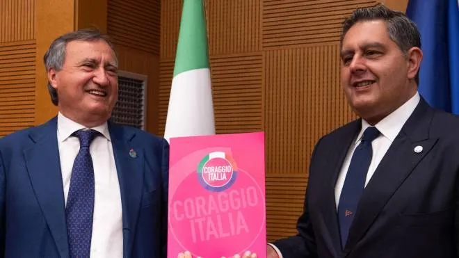 Luigi Brugnaro, 60 anni, e Giovanni Toti (53) quando, il 27 maggio dello scorso anno presentarono il simbolo. di Coraggio Italia