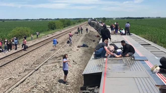 Un post sul profilo Twitter di Dax McDonald, 27 giugno 2022. ''The train I was traveling on derailed on the way to Iowa near Mendon Missouri''.
TWITTER/ DAX MCDONALD
+++ATTENZIONE LA FOTO NON PUO' ESSERE PUBBLICATA O RIPRODOTTA SENZA L'AUTORIZZAZIONE DELLA FONTE DI ORIGINE CUI SI RINVIA+++