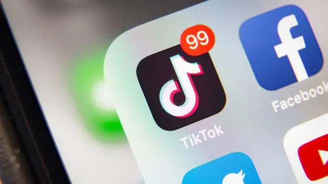 L'app di TikTok su smartphone 