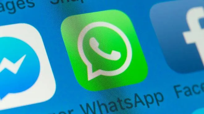 L'icona dell'app WhatsApp su smartphone
