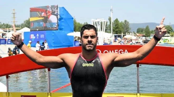 epa10043225 Dario Verani of Italy celerates his victory in men's open water 25km race of 19th FINA World Championships in Lake Lupa in Budakalasz, Hungary, 30 June 2022.  EPA/Zsolt Szigetvary HUNGARY OUT