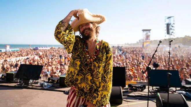 Italian song writer Lorenzo Jovanotti on the stage during the "Jova Beach Party", at Lignano Sabbiadoro, near Udine, Italy, 02 July 2022.  ANSA / MICHELE LUGARESI MAIKID - Goigest Press Office handout  +++ ANSA PROVIDES ACCESS TO THIS HANDOUT PHOTO TO BE USED SOLELY TO ILLUSTRATE NEWS REPORTING OR COMMENTARY ON THE FACTS OR EVENTS DEPICTED IN THIS IMAGE; NO ARCHIVING; NO LICENSING +++