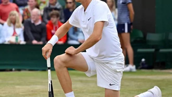 Jannik Sinner, 20 anni, chiede ad Alcaraz il pass per i quarti di finale a Wimbledon