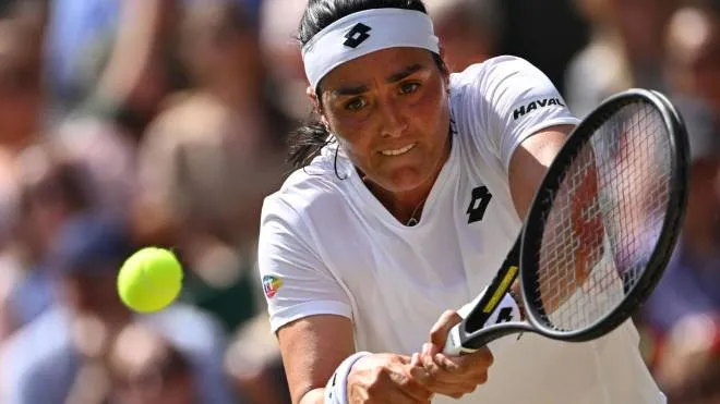 Tunisia's Ons Jabeur returns the ball against Germany's Tatjana Maria during their women's singles semi final tennis match on the eleventh day of the 2022 Wimbledon Championships at The All England Tennis Club in Wimbledon, southwest London, on July 7, 2022. (Photo by SEBASTIEN BOZON / AFP) / RESTRICTED TO EDITORIAL USE