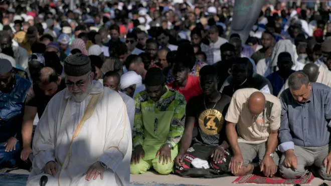 Centinaia di fedeli dell'Islam in preghiera a Napoli per la Festa del sacrificio